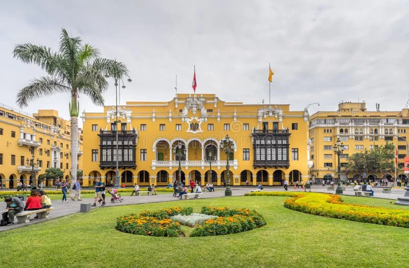https://thumbs.dreamstime.com/b/municipal-building-lima-peru-april-la-municipalidad-de-city-hall-plaza-mayor-armas-148780886.jpg